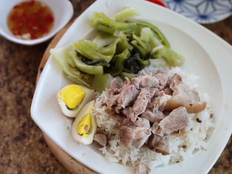 米饭上的猪腿，'Khao Kha Moo'