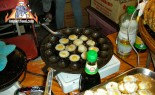 Quail鸡蛋在Khanom Krok，Khai Nok Kra-ta中油炸