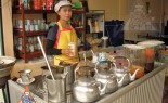 曼谷小贩提供传统的泰国咖啡和茶，咖啡馆Boran