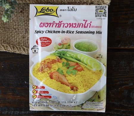 泰式辣鸡肉中的米饭调味鸡 - 洛博