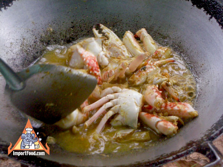 破裂的螃蟹泰国咖喱，“ Bu Pad Pong Kari”