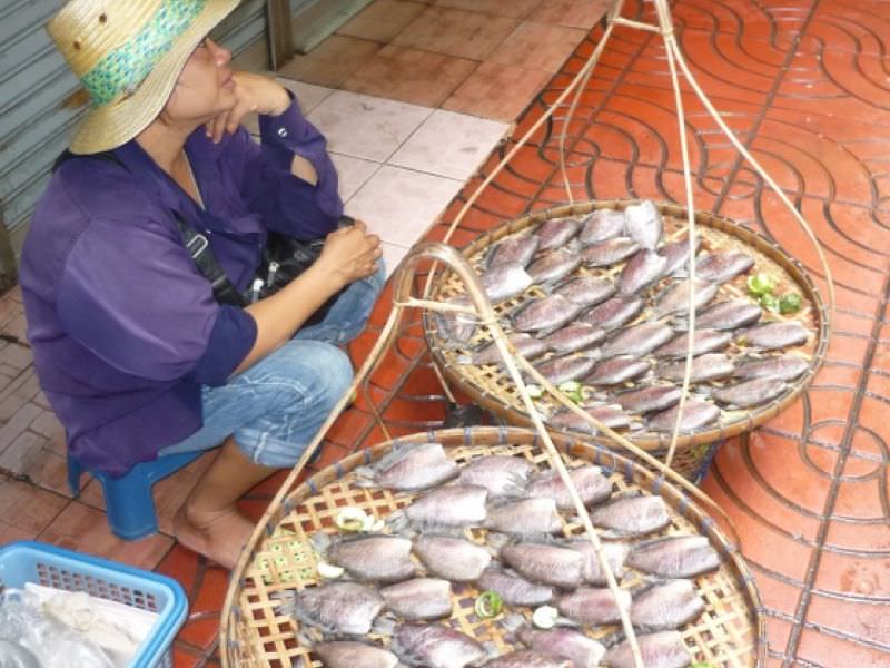 泰国风格的炸鱼，“ pla jian”
