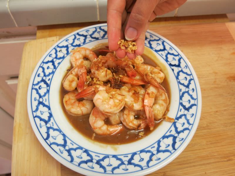 炒菜虾虾，“ Goong Pad Nam Makham Piek”