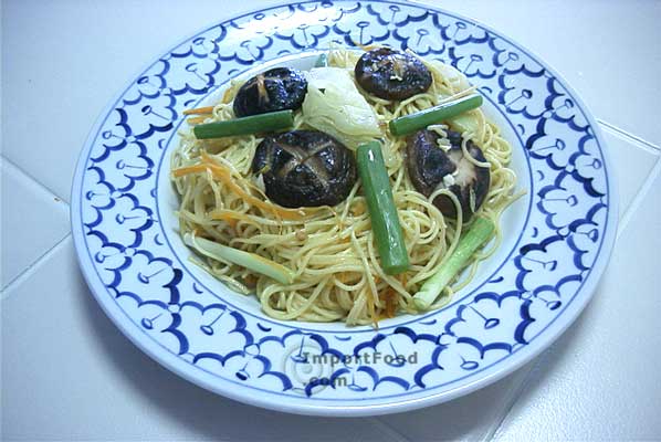 搅拌Mee Sua Noodles（素食），“ Mee Sua Mangsawirat”
