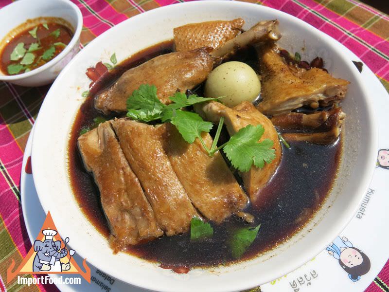 泰国家禽汤与腌石灰，“ Ped Toon Manaow Dong”