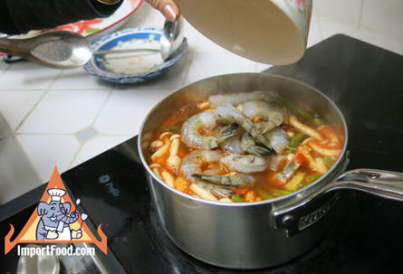 泰国甜酸鸡汤，'kaeng som gai'