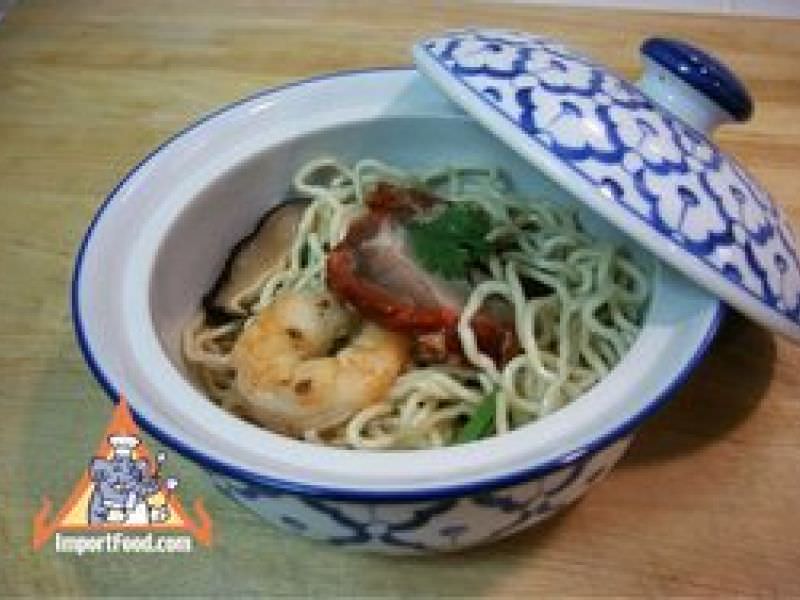 泰国街头摊贩的“Ba Mee Haeng”面条