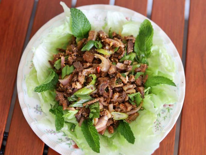 泰国牛肉Namtok沙拉