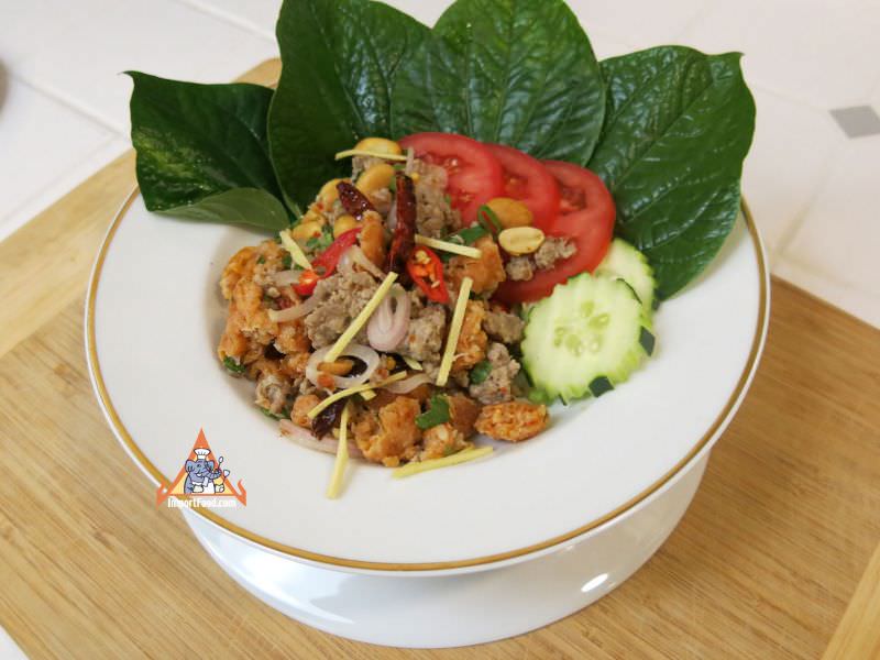 “Yum Khao Tod Naem Moo Sod”香酥米蟹肉