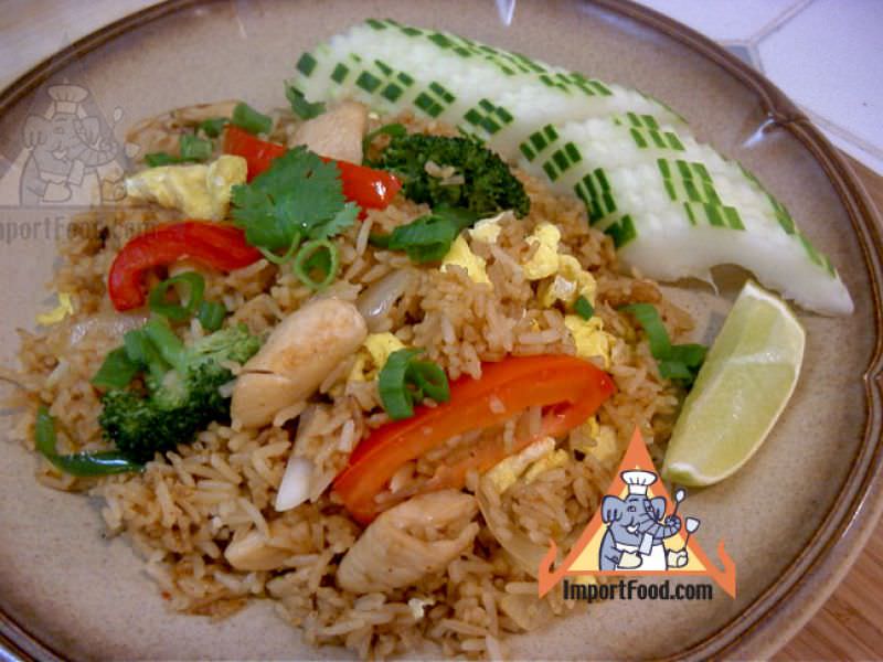 泰国炒饭和鸡肉，'khao pad namprik pao sai kai'