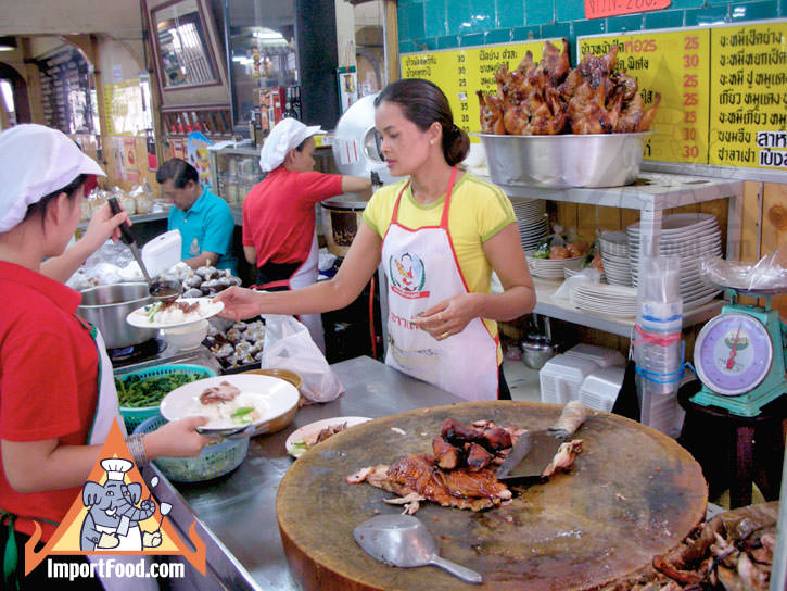 曼谷供应商提供烧烤鸭，猪肉，面条等等