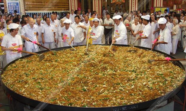 巨型素食垫mee，准备在Chon Buri泰国