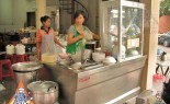 曼谷供应商准备特色面条汤