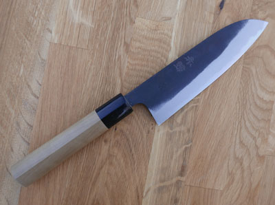 手工制作的Santoku刀，黄貂鱼尖端，蓝色钢，木兰手柄，日本Sakai，12.5