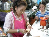 泰国街供应商制造的萨拉帕蒸bun头